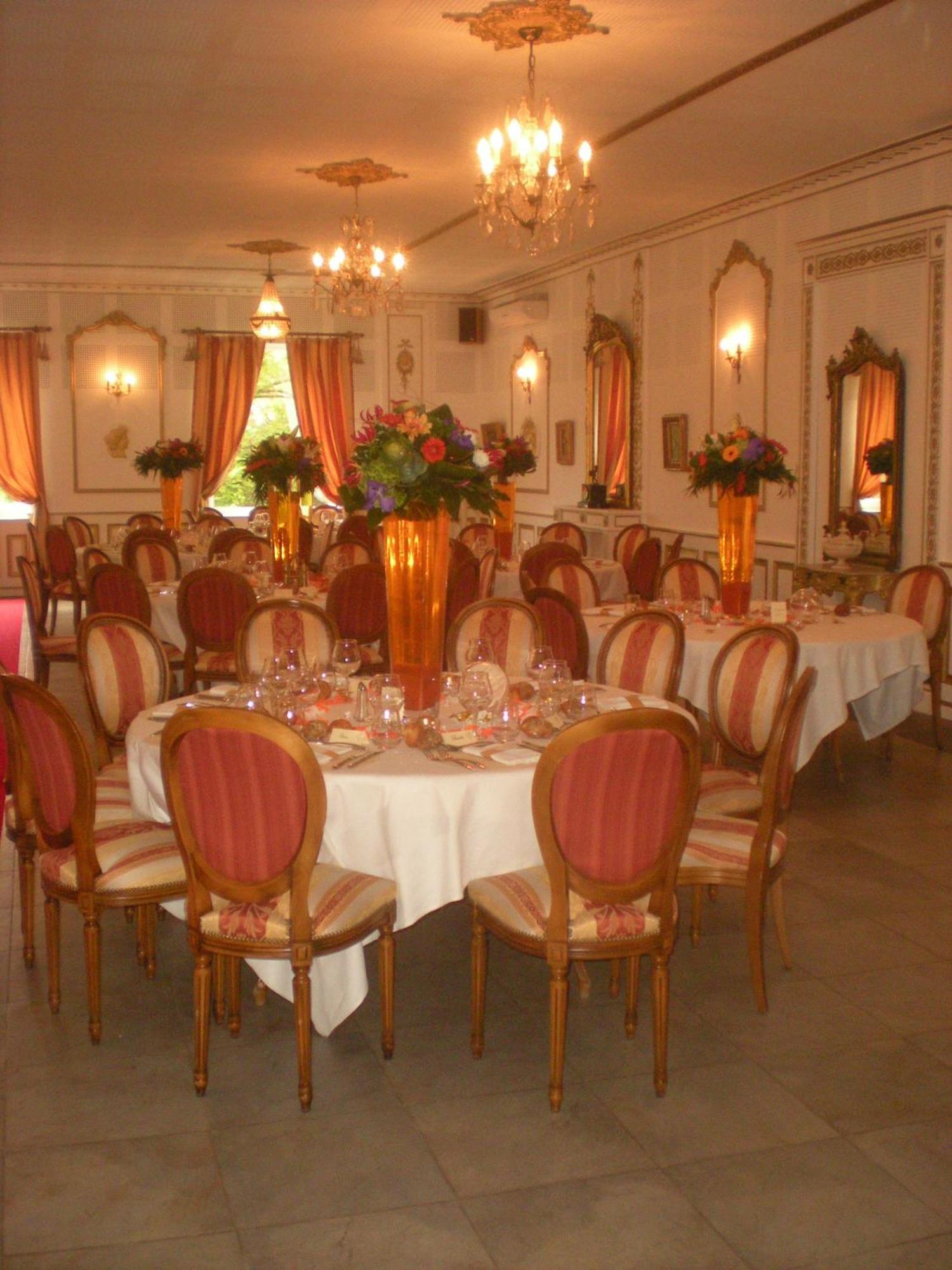 Chateau De La Chapelle Des Bois Fleurie Zewnętrze zdjęcie